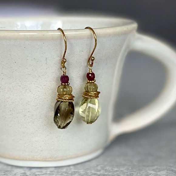 Carved lemon quartz earrings - Picture 2 of 3